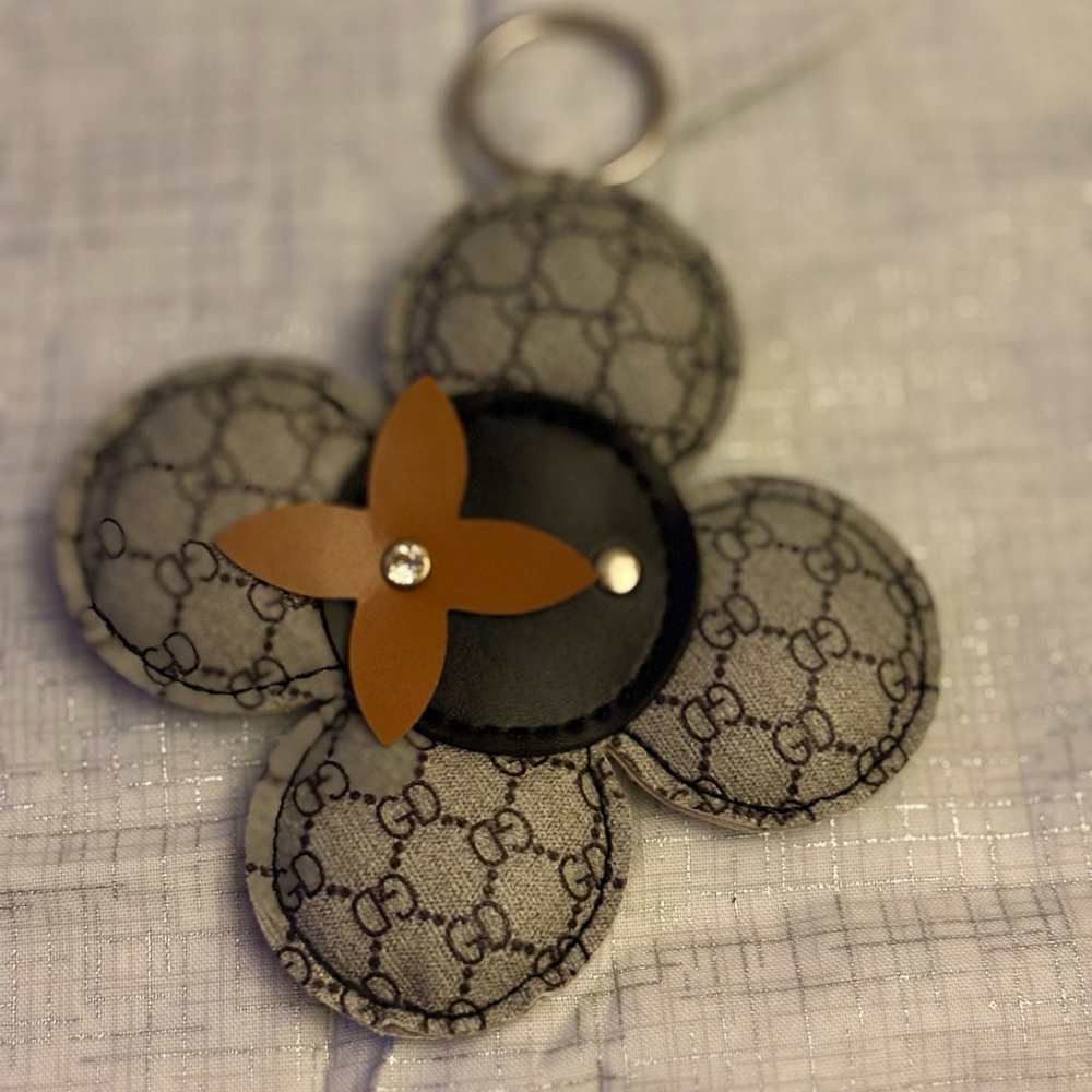 Fashion Gray and Black Floral Keychain